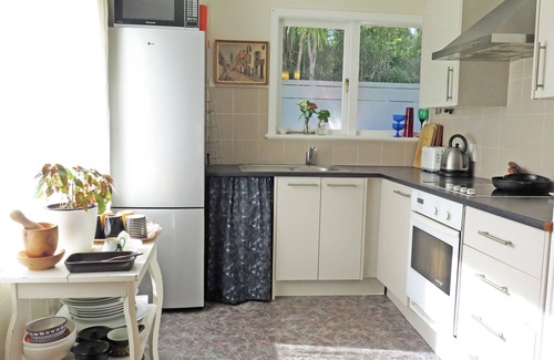 St. Heliers House | Seaside City Retreat - secluded, sunny, walk to beaches & village.