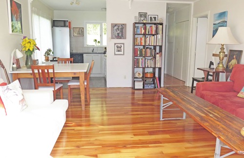 St. Heliers House | Seaside City Retreat - secluded, sunny, walk to beaches & village.