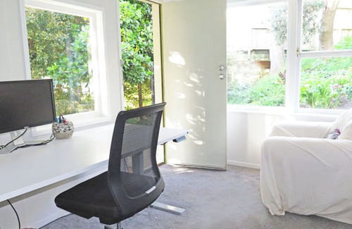 St. Heliers House | Seaside City Retreat - secluded, sunny, walk to beaches & village.