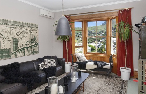 Christchurch City Centre House | SEASIDE COTTAGE, family friendly, with a garden in Lyttleton