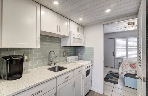 Crescent Beach Condo | Seaside Elegance Your Coastal Getaway