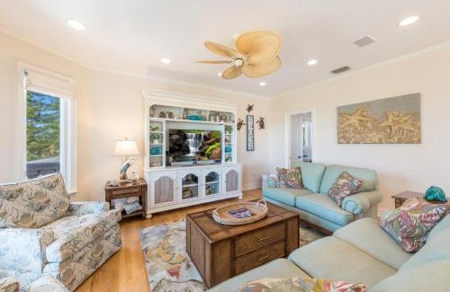 Don Cesar House | Seaside Elegance by VTrips