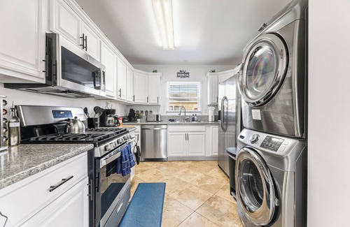 Eastside House | SeaSide Escape, Dedicated Parking, PacMan & Pool Table