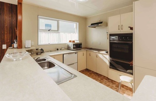 Rewa House | Seaside Family Bach in New Plymouth