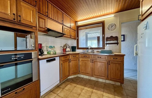 Boyardville House | Seaside Getaway: Spacious Home, 8 Guests, WiFi, Near Beach & Restaurants, Parking Included