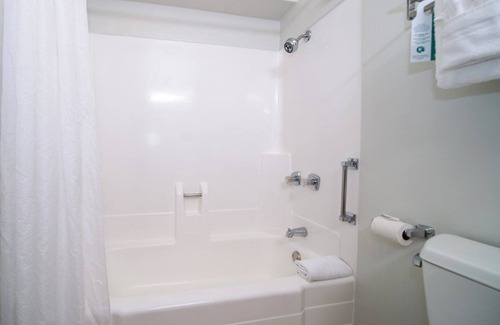 Kahului Hotel | Seaside Gem! 2 Pet-Friendly Units, Minutes to Maui Tropical Plantation!