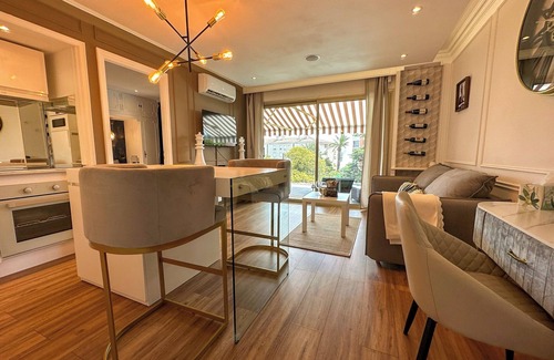 Cannes La Bocca Apartment | Seaside getaway : private pool and few steps from the Beach