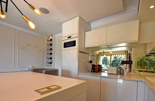 Cannes La Bocca Apartment | Seaside getaway : private pool and few steps from the Beach