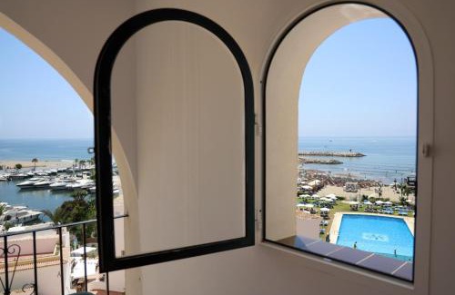 Cabopino Apartment | Seaside Golf haven in Cabopino Marbella