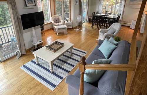 North Kingstown House | Seaside home in a quiet neighborhood with stunning views of Narragansett Bay.