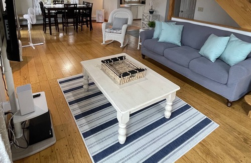 North Kingstown House | Seaside home in a quiet neighborhood with stunning views of Narragansett Bay.