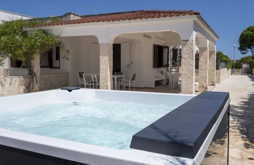 Villanova Villa | [Seaside House] Exclusive Villa with Jacuzzi - Ostuni - 200 meters from the sea