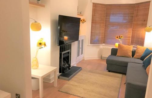 Worthing House | Seaside House with Parking