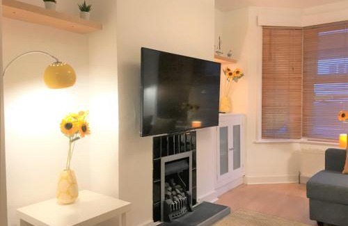 Worthing House | Seaside House with Parking