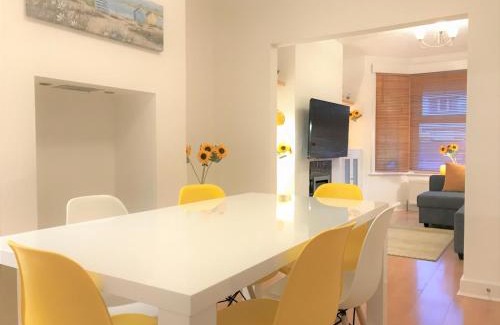 Worthing House | Seaside House with Parking