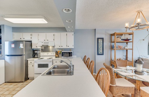 Indian Beach Condo | Seaside Indian Beach Getaway w/Balcony + Views!