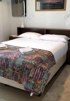 Kingscote Apartment | Seaside Lodge- Hurry, book now for backpackers price with 2 bedrooms-Esplanade and Buller St Kingscote-pay half then other half a week before arrival