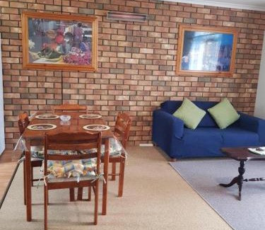 Kingscote Apartment | Seaside Lodge- Hurry, book now for backpackers price with 2 bedrooms-Esplanade and Buller St Kingscote-pay half then other half a week before arrival