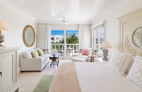 Grace Bay Hotel | Seaside Relaxation with Pool, Gourmet Dining, and Unbeatable Ocean Views
