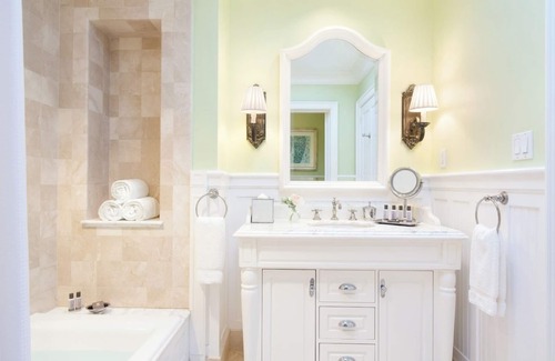 Grace Bay Hotel | Seaside Relaxation with Pool, Gourmet Dining, and Unbeatable Ocean Views