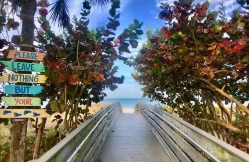 Indian Rocks Beach Apartment | Seaside Retreat Cottages #2.