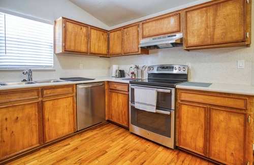 Flour Bluff House | Seaside Serenity - Tranquil Retreat Near Mustang