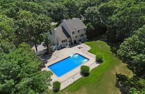 Hampton Bays House | Seaside Serenity with Huge Backyard & Pool. Dog-Friendly!n