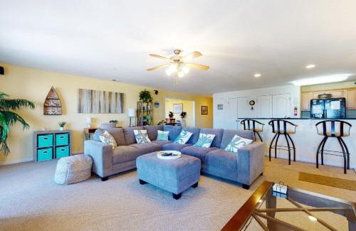 Sandbridge Apartment | Seaside - Silver Lining 202B