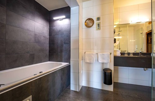 Vlissingen Hotel | Seaside Stay with Panoramic Sea Views & Steps from the Beach! Free Breakfast