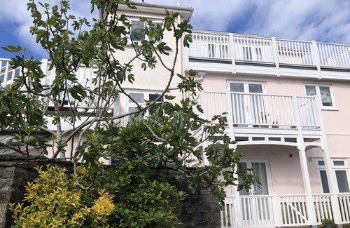 Swanage Apartment | Seaside two bedroom flat with parking opposite path onto beach