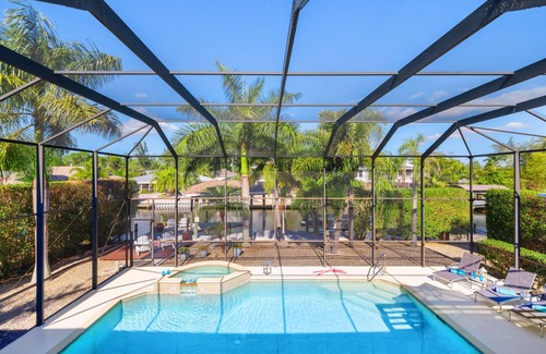 Manatee Bay Villa | Seaside Villa Destin - Single home with privat pool in the heart of Pine island