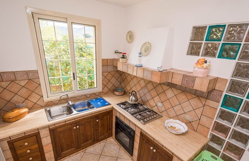 Lascari House | Seaside villa with 8 beds and garden