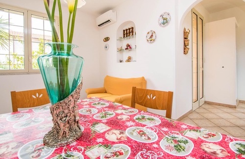 Lascari House | Seaside villa with 8 beds and garden