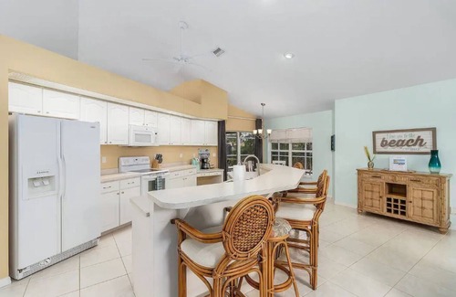 Trafalgar House | Seaside Villa with Heated Pool & Jacuzzi Sleeps 8