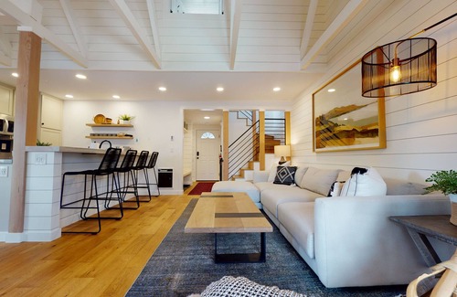 Mammoth Lakes Condo | Season's Four #152 Beautiful mountain retreat to get away from it all!