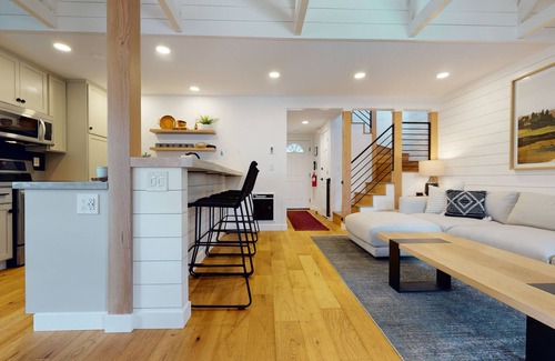Mammoth Lakes Condo | Season's Four #152 Beautiful mountain retreat to get away from it all!