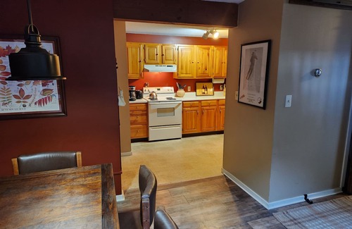 Bartlett Condo | Season's Penthouse - Great Location, Family-Friendly!