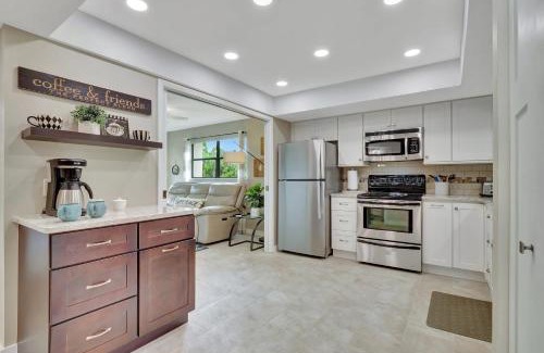 Biggar House | Seasonal Bliss in Fort Myers Florida Lake and Golf Views with Golf Membership Available