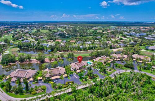 Biggar House | Seasonal Bliss in Fort Myers Florida Lake and Golf Views with Golf Membership Available