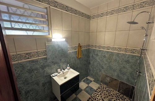 Le Moule Cottage | Seasonal rental 5 minutes from the Damoiseau Distillery