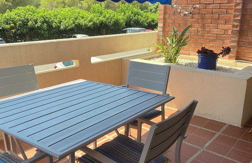 Frejus Port Apartment | Seasonal rental Two-room apartment 48 m2 Frejus plage et du Port. Terrace 15 m2.