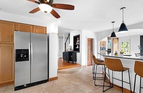 Skaneateles House | Seasonally Bustling house in the village of Skaneateles next to the lake