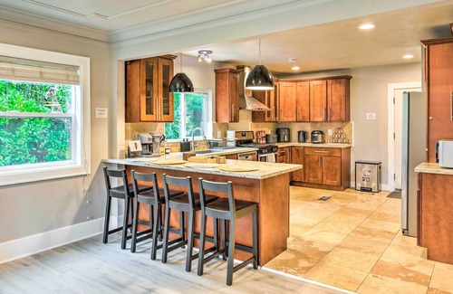 Victory Heights House | Seattle Home w/ Private Yard ~ 8 Mi to Dtwn!