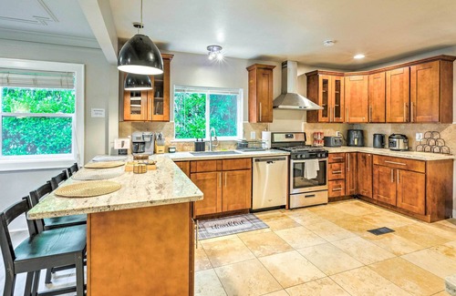 Victory Heights House | Seattle Home w/ Private Yard ~ 8 Mi to Dtwn!