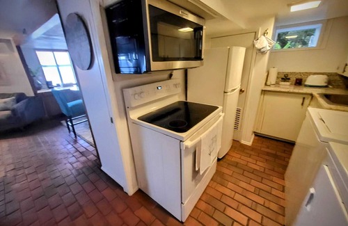 Magnolia House | Seattle Luxury Waterfront & Beach Access 2Beds