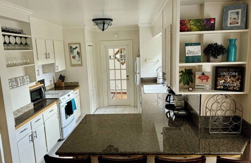 North Queen Anne House | Seattle-Queen Anne 7 BR 3 BA. One Block to Seattle Pacific University.