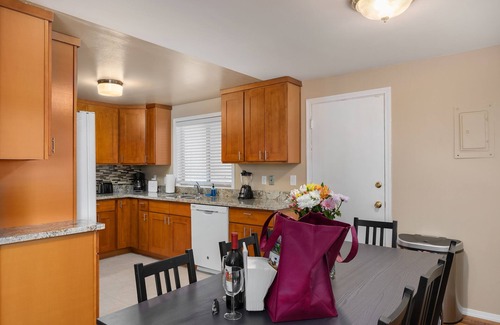 Stevens House | Seattle Vacation Home - Roy Street