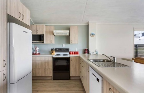Whangamata House | Seaview Beachfront Escape