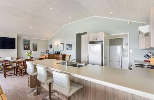 Whangamata House | Seaview Beachfront Escape