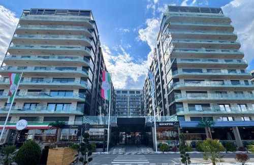 Mamaia-Sat Apartment | SeaView Deluxe Double Studio - Beachfront Resort